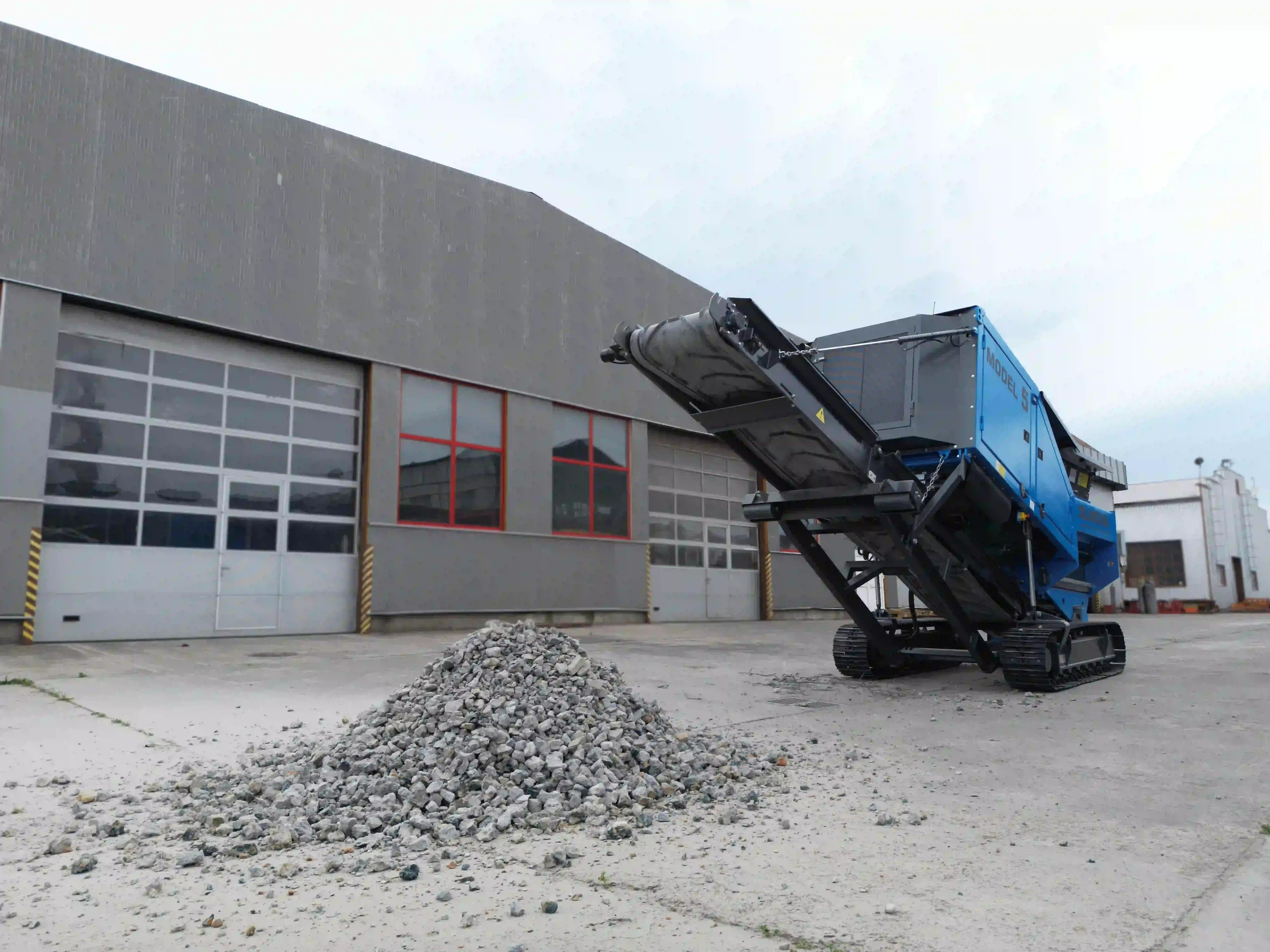 60'' shaft tracked primary shredder