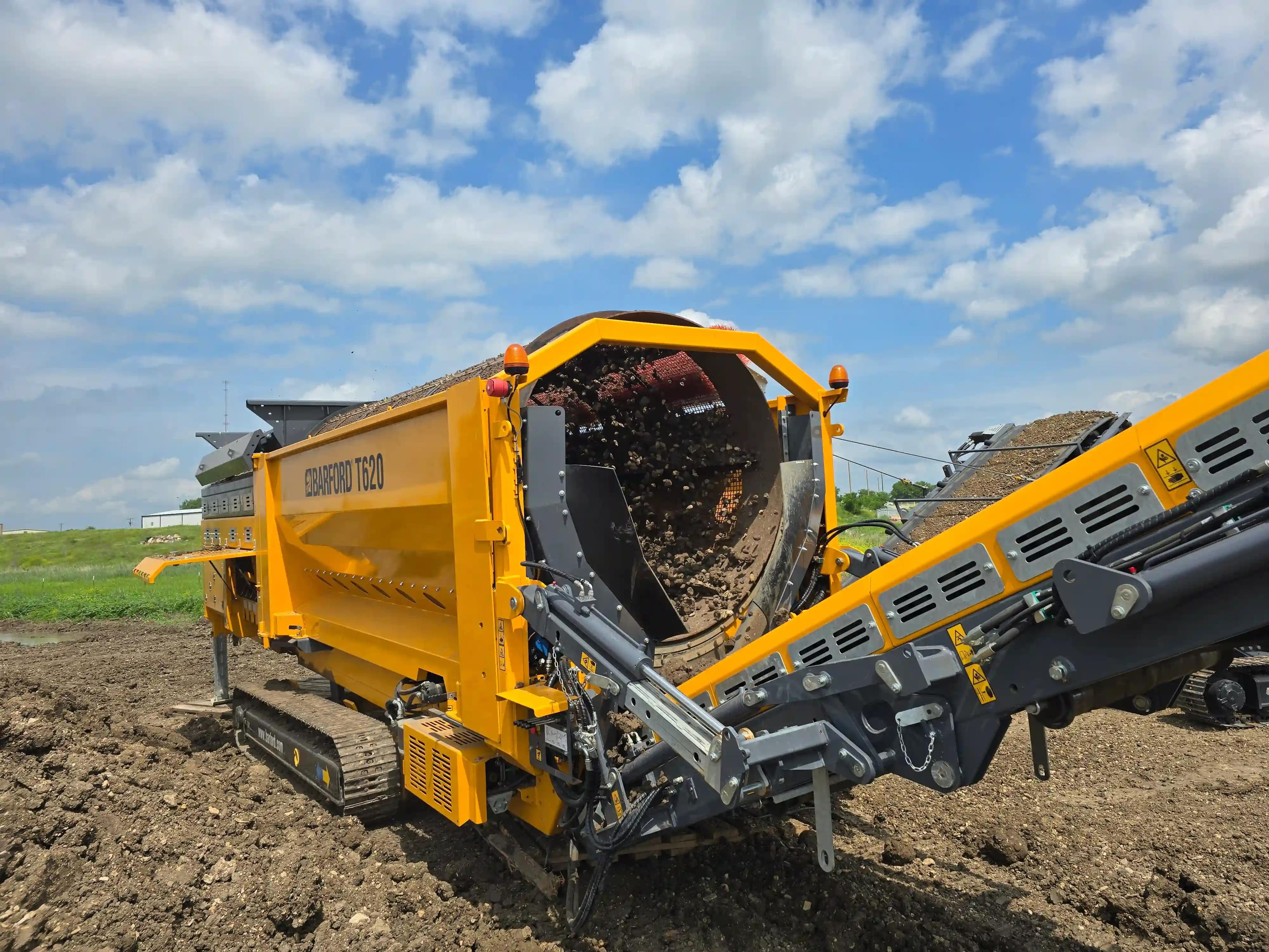Barford 620 trommel screening compost
