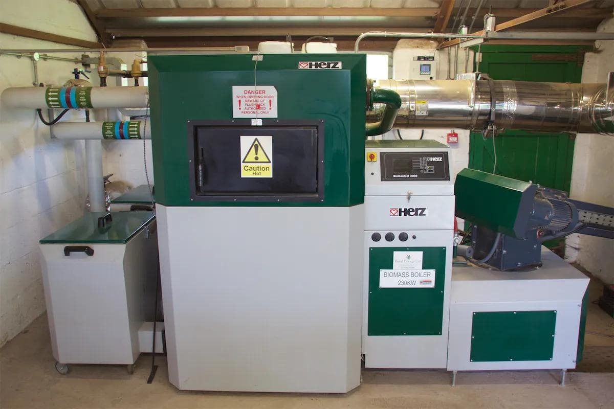 File: Biomass burner Tyntesfield 2015 129.jpg - Wikimedia Commons