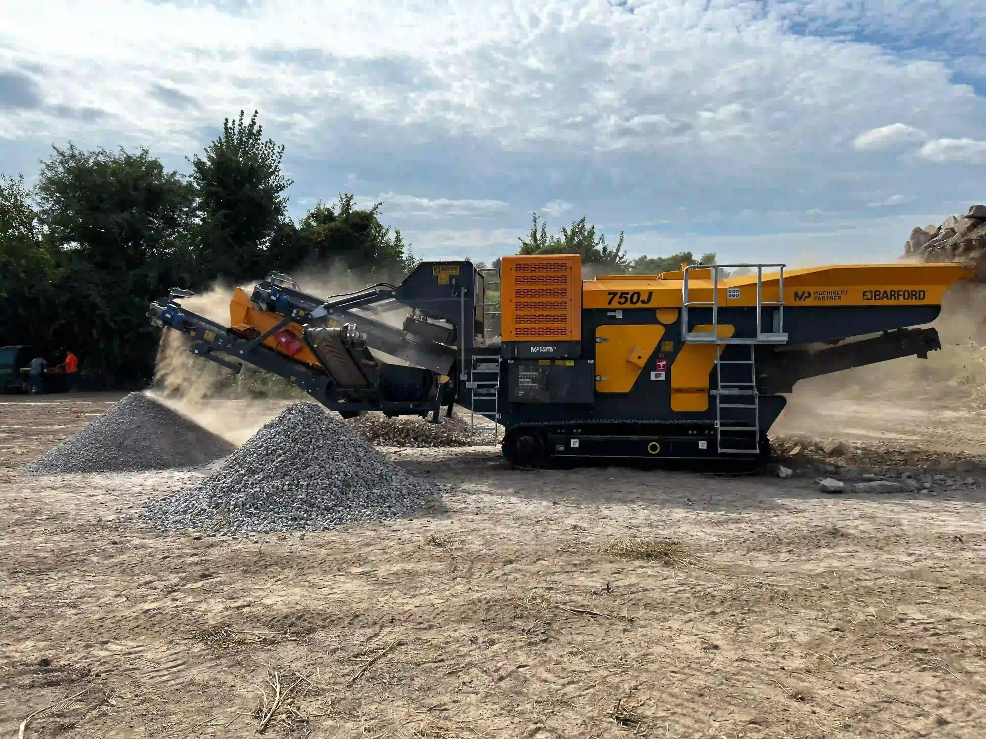 Barford 750J RS crushing and Screening concrete into three different sizes