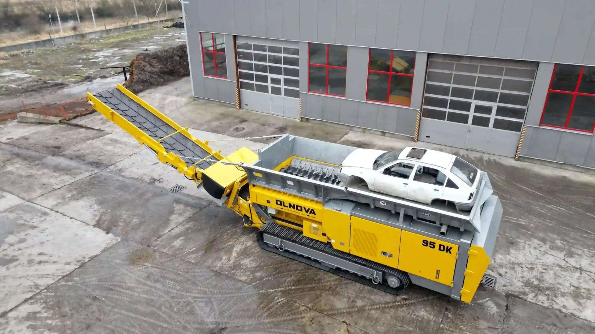 Olnova 95 dk slow speed shredder shredding a car