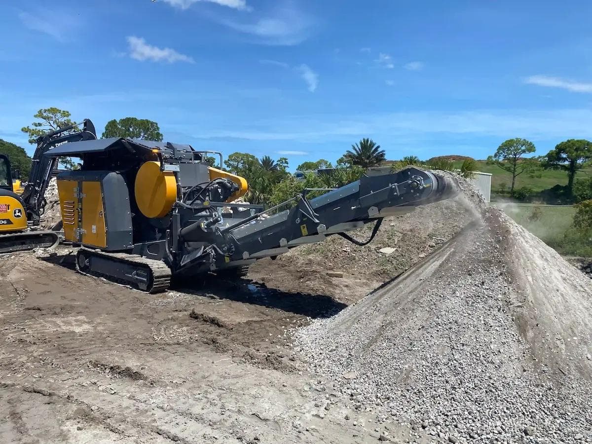 ARK 2716 crushing concrete on site