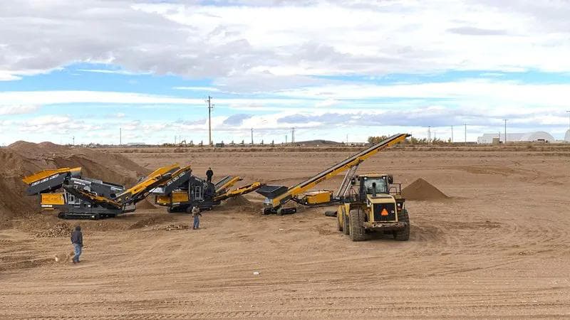 two ark SR124 screening on site along with a conveyor and excavator in a plant setup