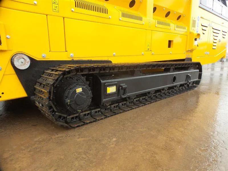 Yellow trommel with tracks. Tracked trommel.
