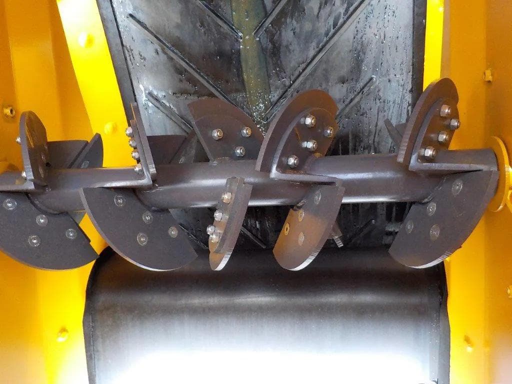 Auger inside a bin feeder