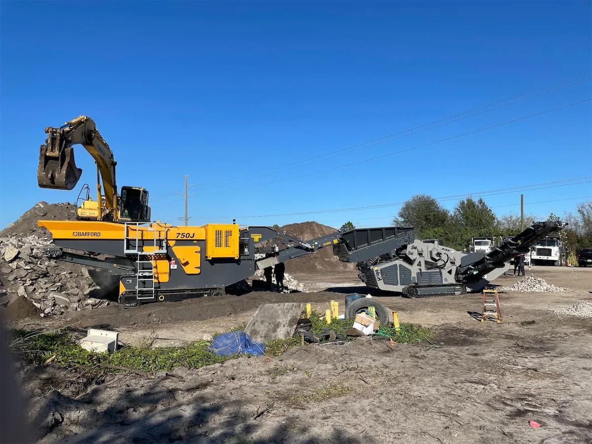 Barford 750j jaw crusher and ARK 5030 3-way screener