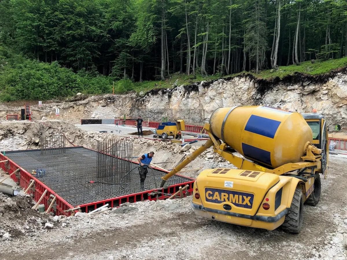 carmix 3500 tc making a large concrete pad