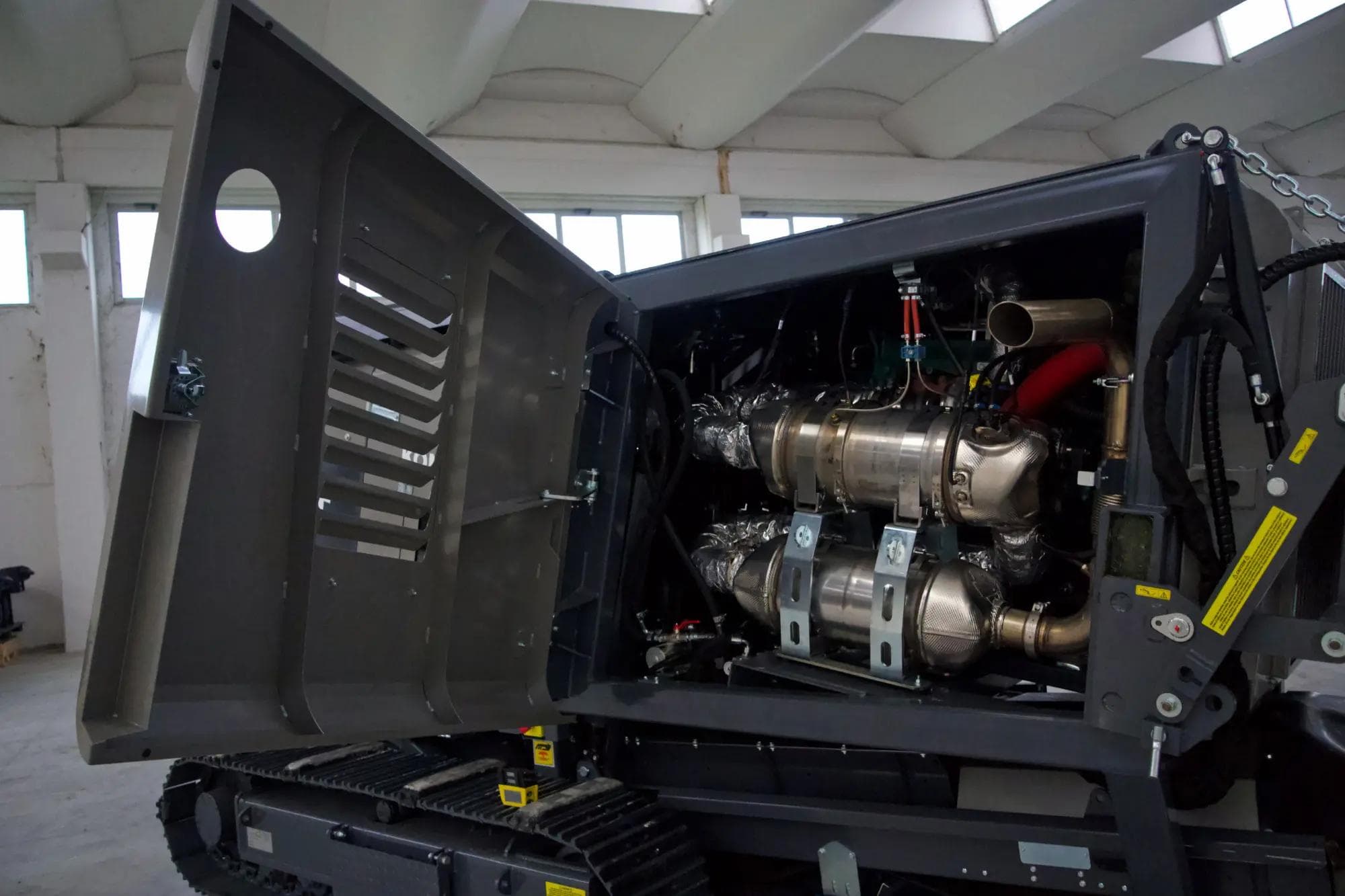 Shredder for wood waste recycling