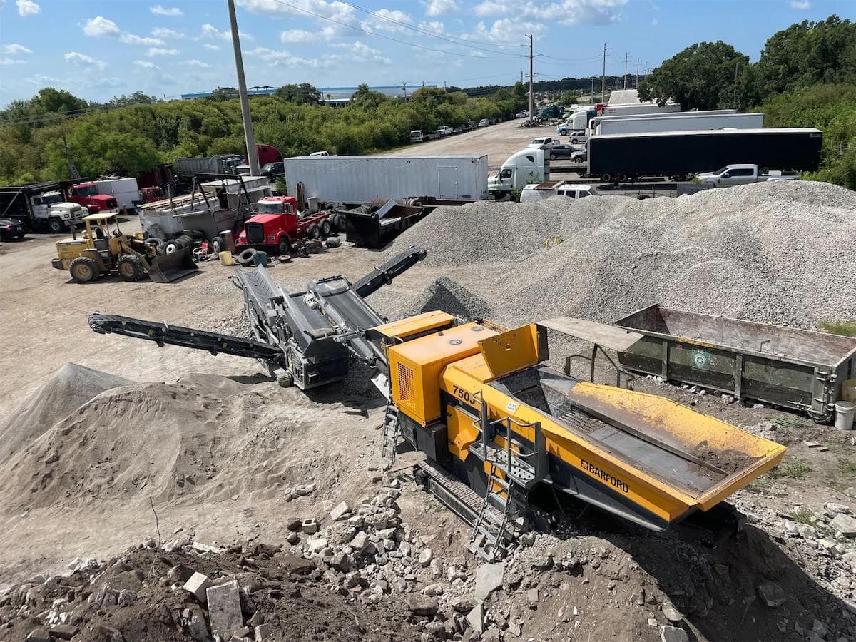 Barford 750j in action crushing material and feeding it to an ark sc-94 3 way screener