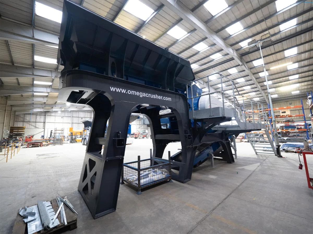 Omega crusher - static J1065S jaw crusher in the factory